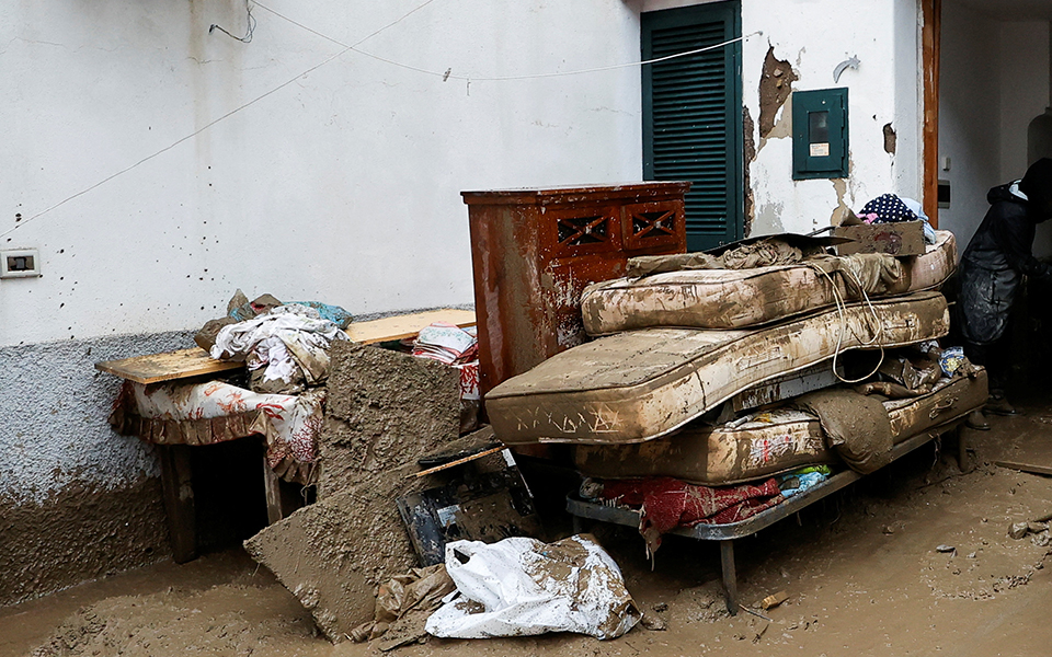 Ιταλία: Μια γυναίκα εντοπίστηκε νεκρή στην Ίσκια – Φόβοι για περισσότερα θύματα από τη φονική κακοκαιρία-2