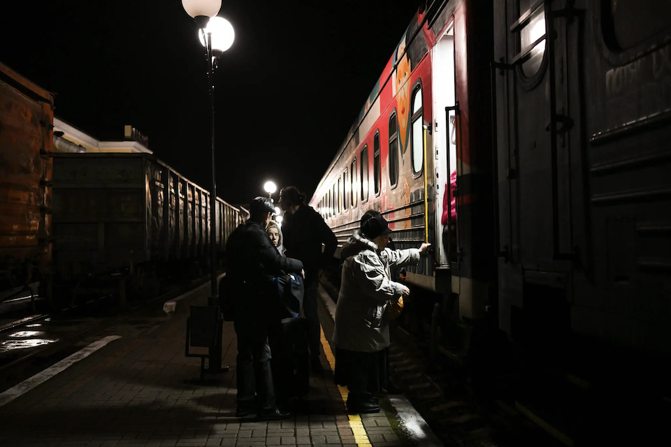 εκατομμύρια-ουκρανοί-αναμένεται-να-ε-562149376