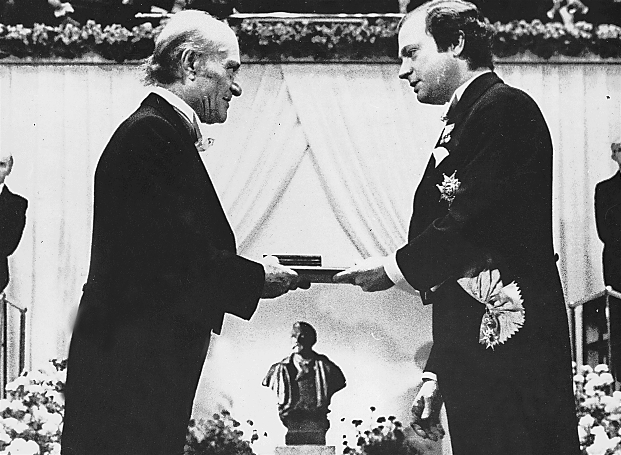 το-μείζον-βραβείο-στα-ελληνικά-γράμμα-562145473