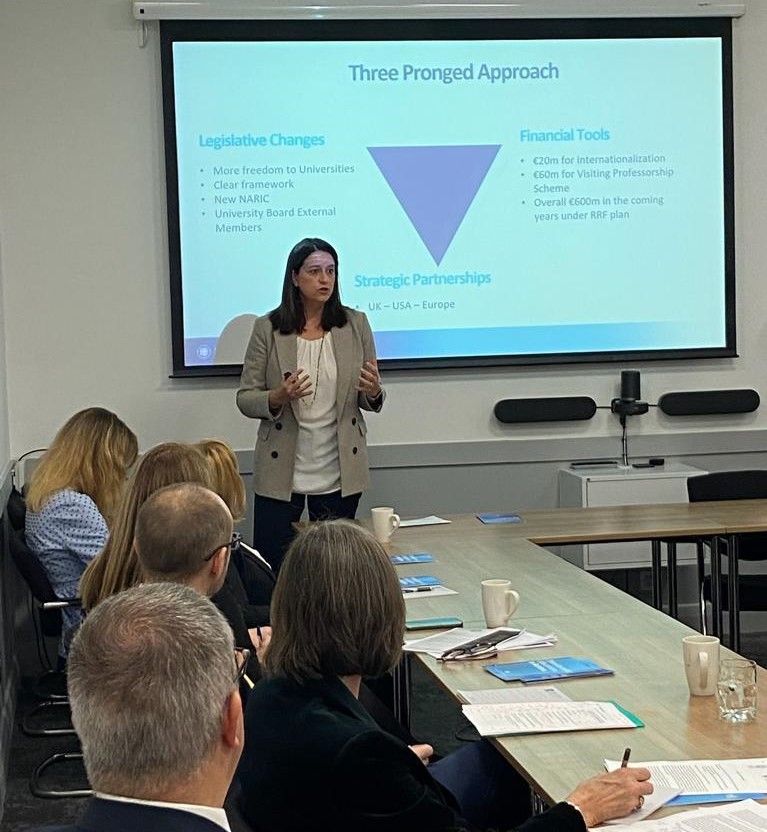 «Γέφυρες» συνεργασίας και με βρετανικά ΑΕΙ-1