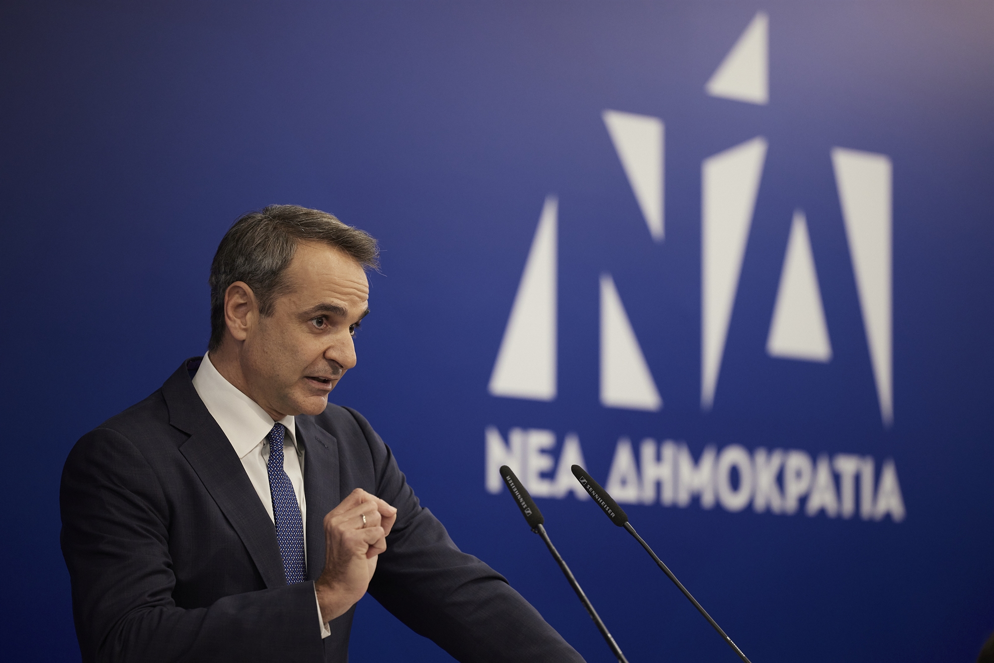 μητσοτάκης-σκάβει-προεκλογικά-χαρακ-562137106