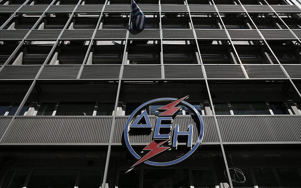 μέλη-του-ρουβίκωνα-κρέμασαν-πανό-στο-κ-562155223