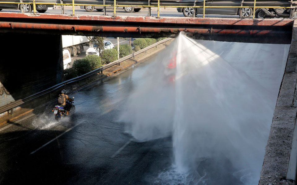 Κίνηση τώρα: Μποτιλιάρισμα χιλιομέτρων στον Κηφισό – Πώς έσπασε ο αγωγός νερού (φωτογραφίες)-6