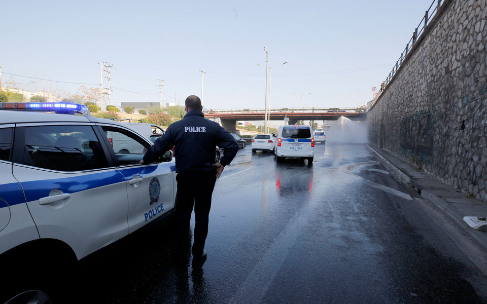 Κίνηση τώρα: Μποτιλιάρισμα χιλιομέτρων στον Κηφισό – Πώς έσπασε ο αγωγός νερού (φωτογραφίες)-4