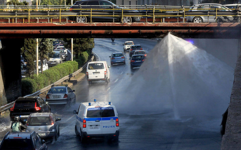 Κίνηση τώρα: Μποτιλιάρισμα χιλιομέτρων στον Κηφισό – Πώς έσπασε ο αγωγός νερού (φωτογραφίες)-9
