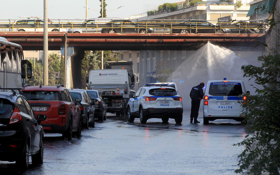 Κίνηση τώρα: Μποτιλιάρισμα χιλιομέτρων στον Κηφισό – Πώς έσπασε ο αγωγός νερού (φωτογραφίες)-10