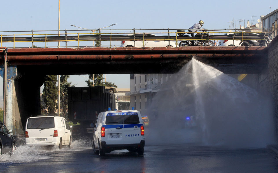 Κίνηση τώρα: Μποτιλιάρισμα χιλιομέτρων στον Κηφισό – Πώς έσπασε ο αγωγός νερού (φωτογραφίες)-5