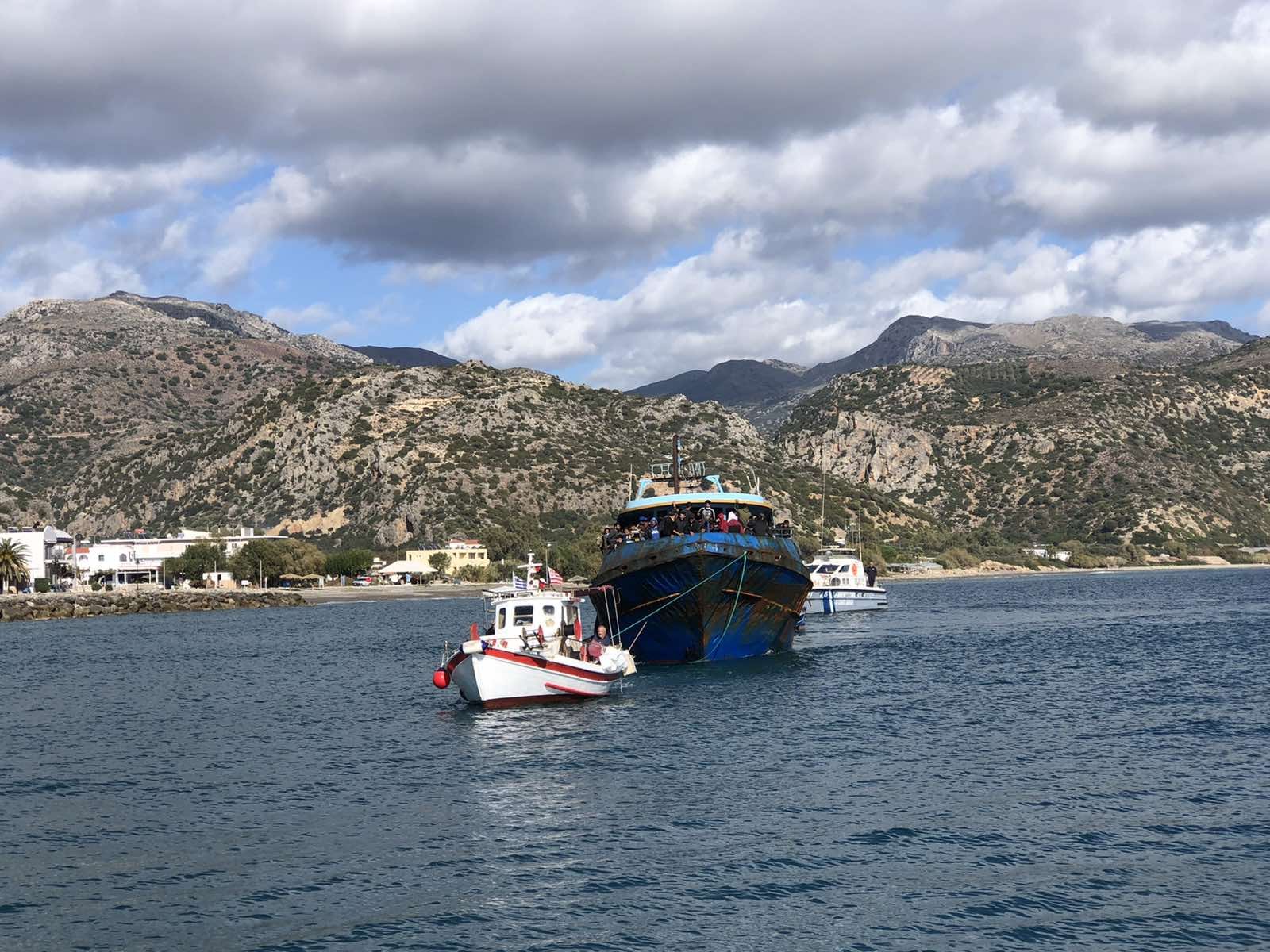 Κρήτη: Καρέ-καρέ η επιχείρηση διάσωσης των 483 μεταναστών στην Παλαιόχωρα-2