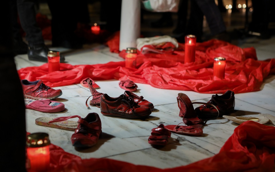 Όταν οι φύλακες-άγγελοι των κακοποιημένων γυναικών «λυγίζουν»-1