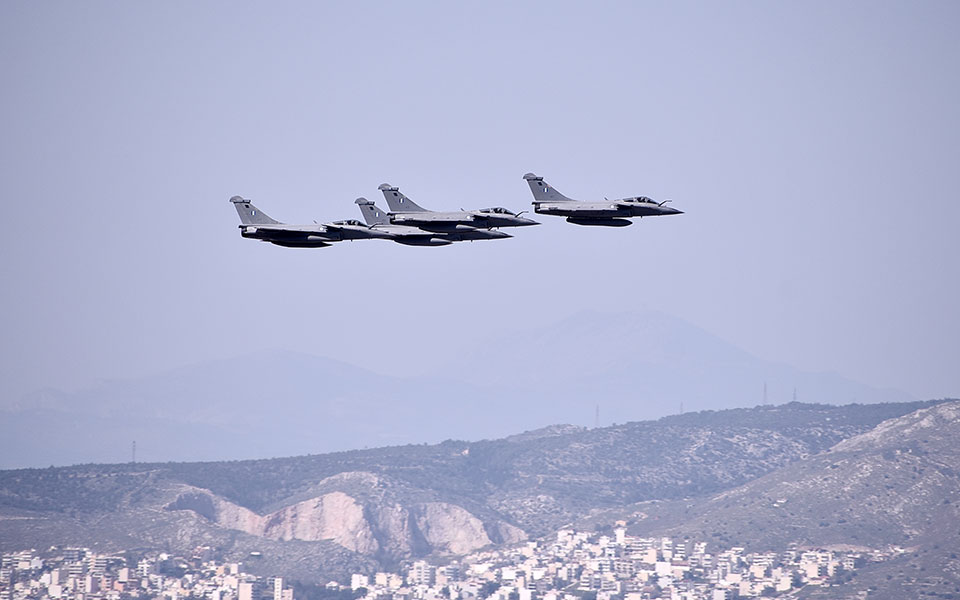 διελεύσεις-μαχητικών-αεροσκαφών-f-16-κα-562120552