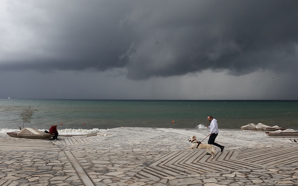 καιρός-έρχονται-βροχές-την-κυριακή-π-562146637