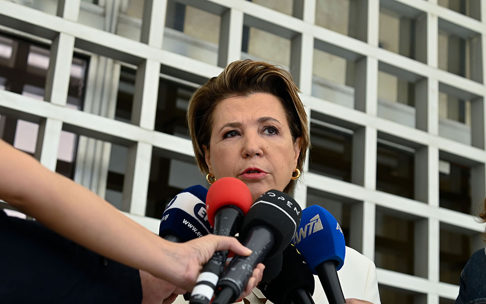 παρακολουθήσεις-την-τρίτη-καταθέτει-562143877