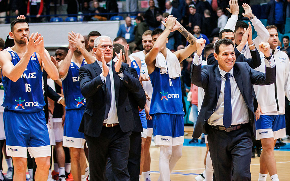 εθνική-μπάσκετ-όρθια-μέσα-από-τη-θύελλ-562139647