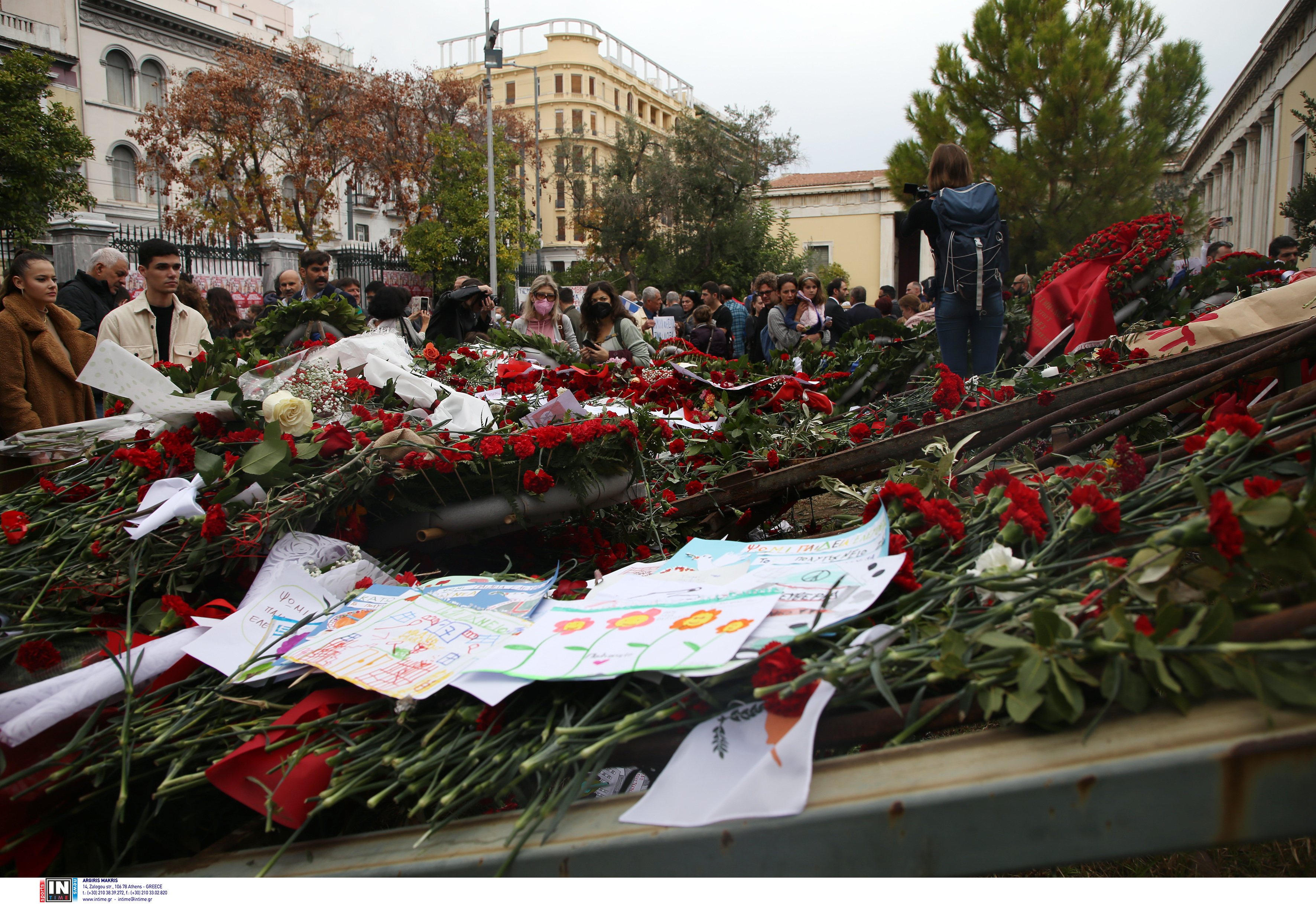 Έκλεισαν οι πύλες του Πολυτεχνείου – Σε ισχύ κυκλοφοριακές ρυθμίσεις-4