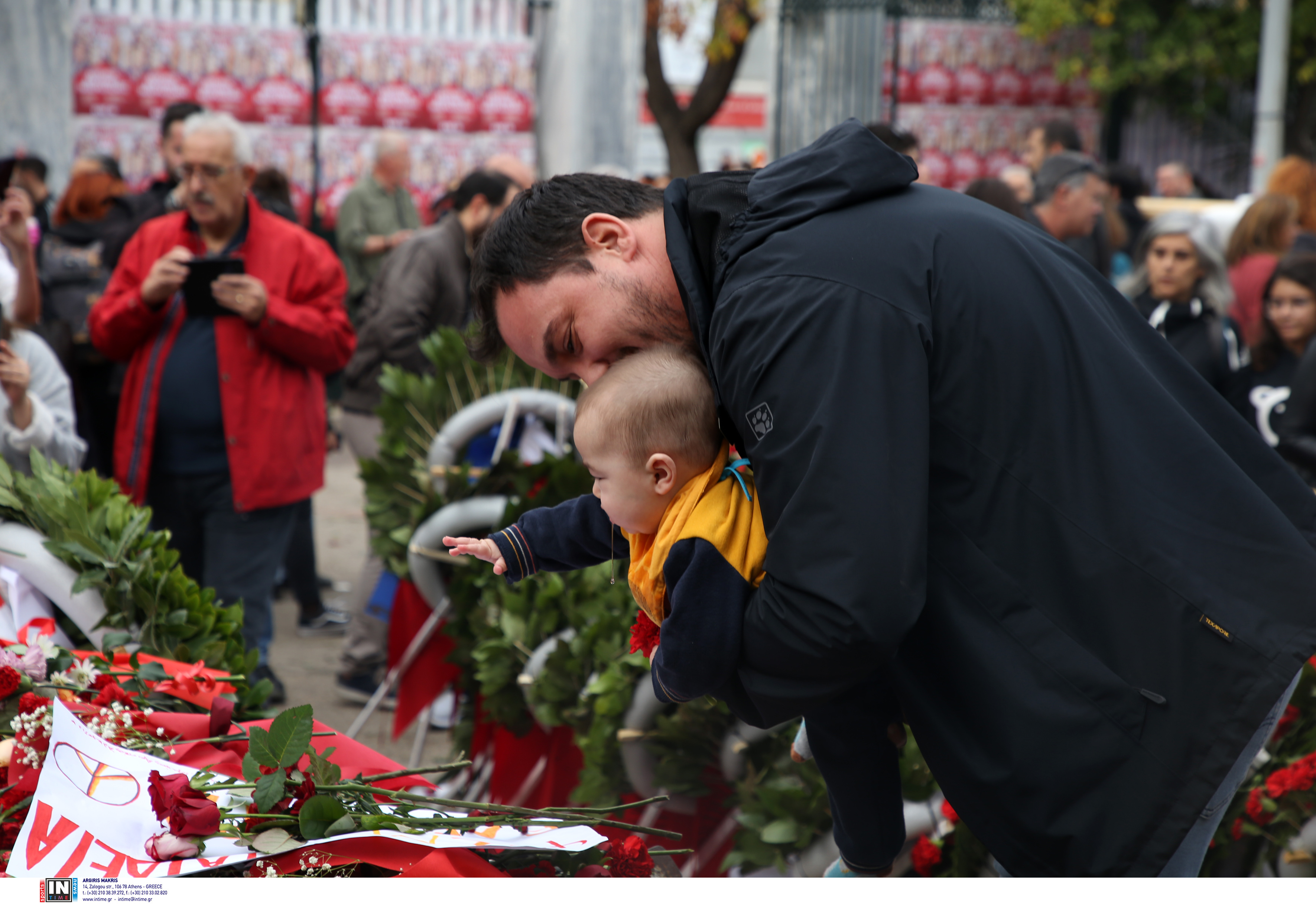 Έκλεισαν οι πύλες του Πολυτεχνείου – Σε ισχύ κυκλοφοριακές ρυθμίσεις-5