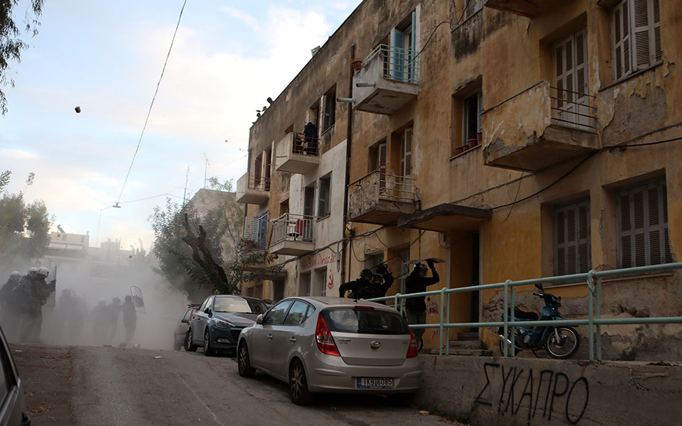 αστυνομική-επιχείρηση-στα-προσφυγικ-562149784