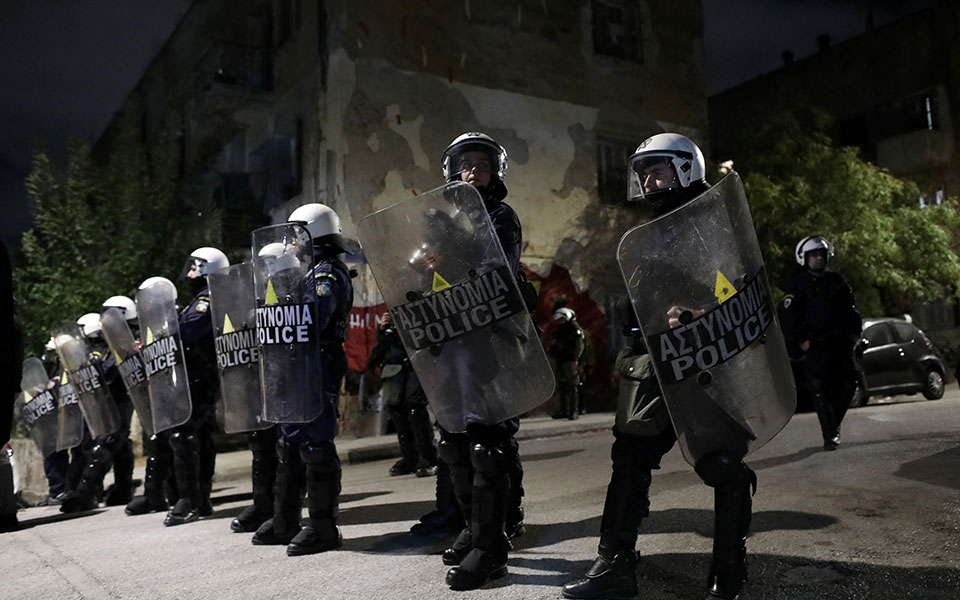 προσφυγικά-78-συλλήψεις-στη-μεγάλη-επιχ-562149991