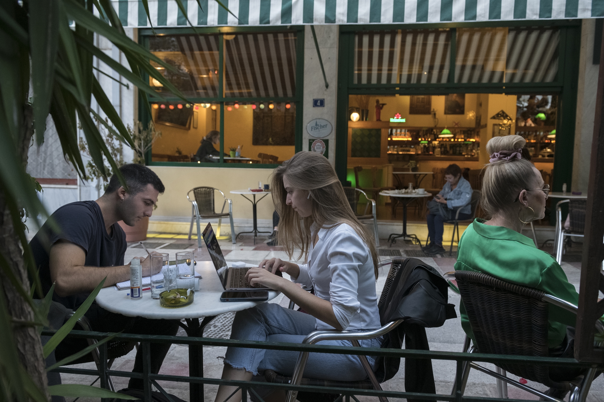 Τι απέγινε το ελληνικό καφενείο;-4