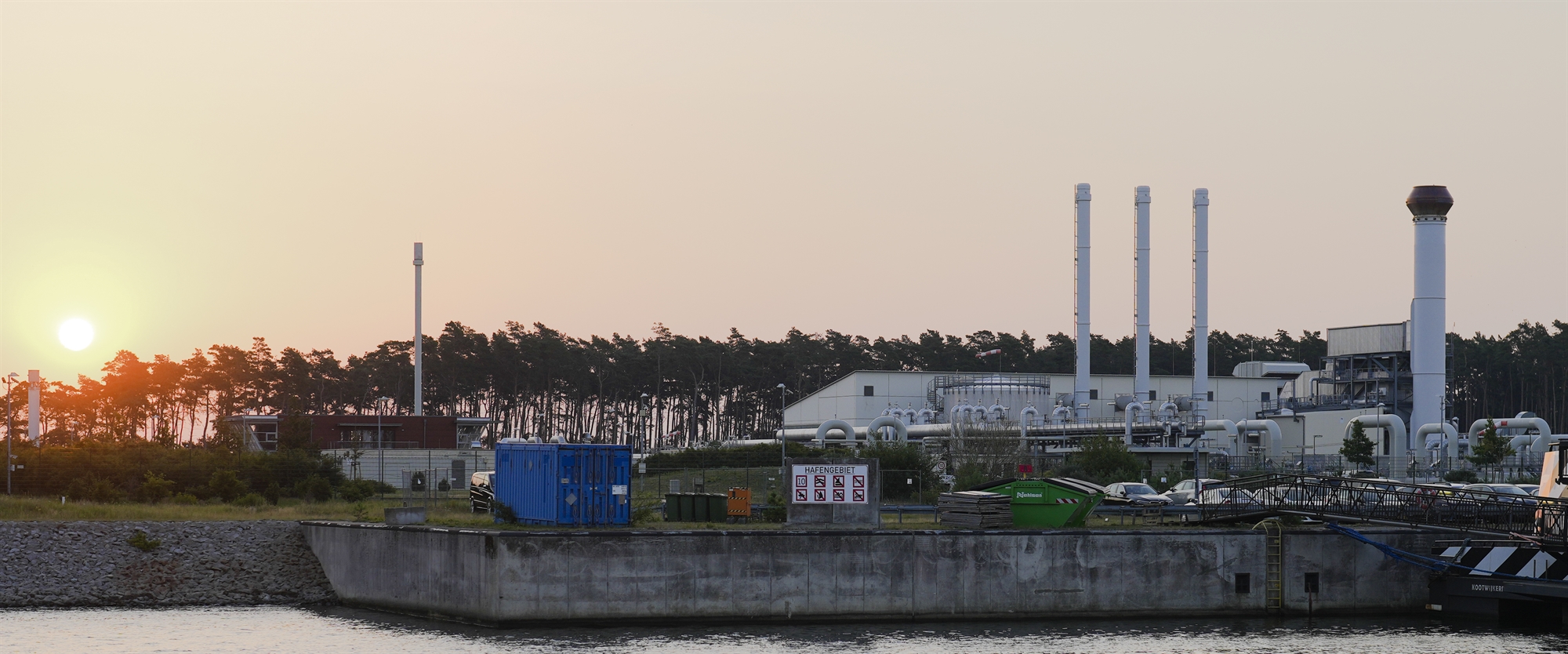 στο-έλεος-του-ψύχους-περίπου-δέκα-εκατ-562144606