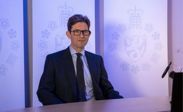 μυστικά-σε-κοινή-θέα-562156663