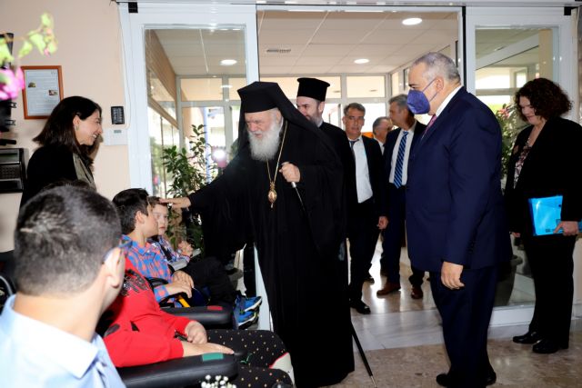 μια-πόρτα-που-παραμένει-ανοιχτή-γ-562153663