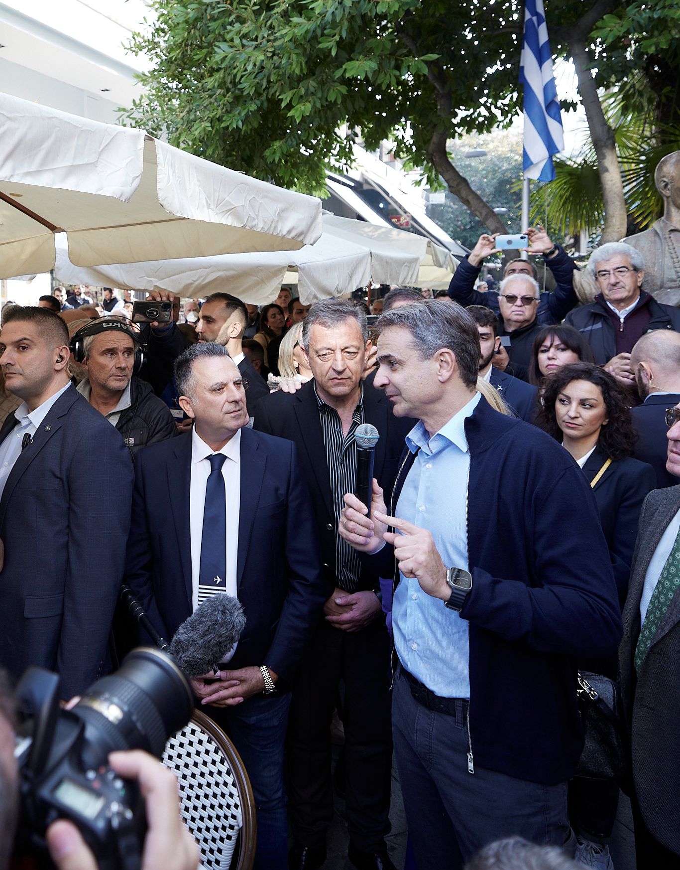 σε-πρώτο-πλάνο-οι-περιοδείες-για-μητσο-562140889