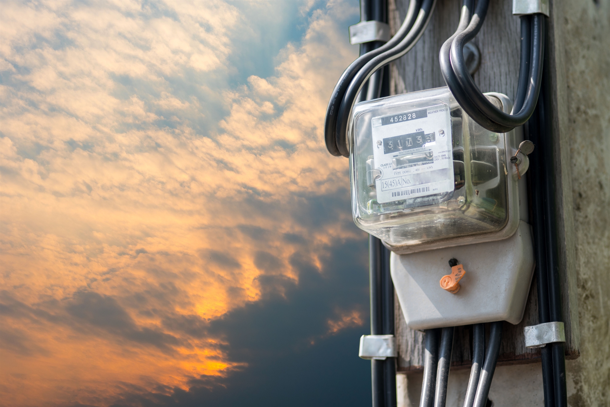 λογαριασμοί-ρεύματος-ηλεκτροσόκ-από-562120342