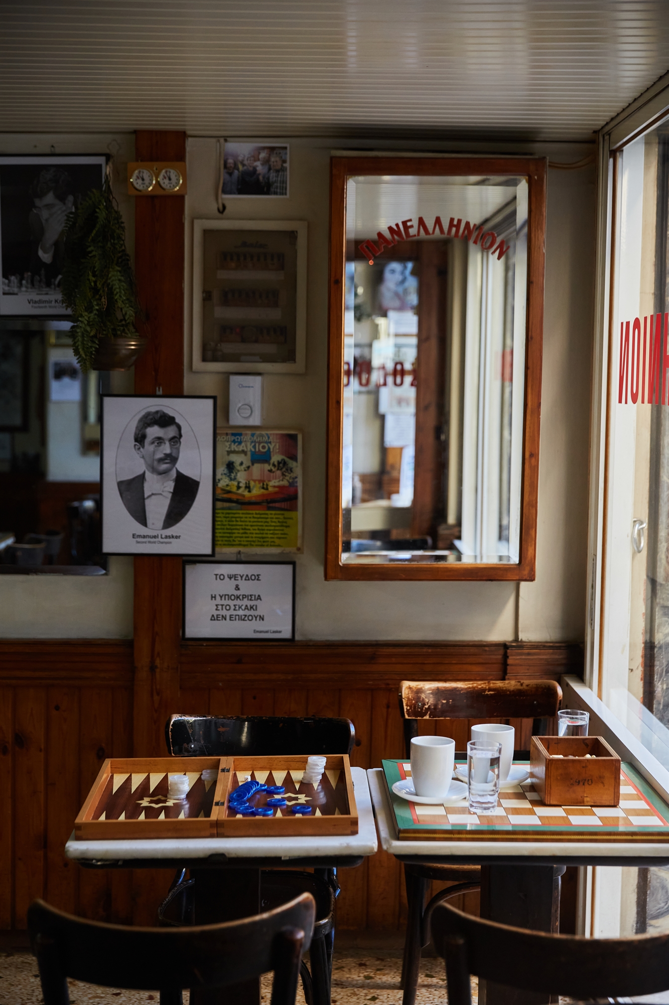 Τι απέγινε το ελληνικό καφενείο;-1