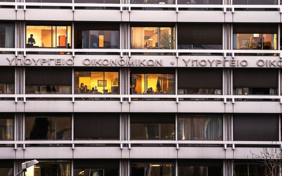 κατεβάζει-τον-πήχυ-της-ανάπτυξης-για-τ-562125688