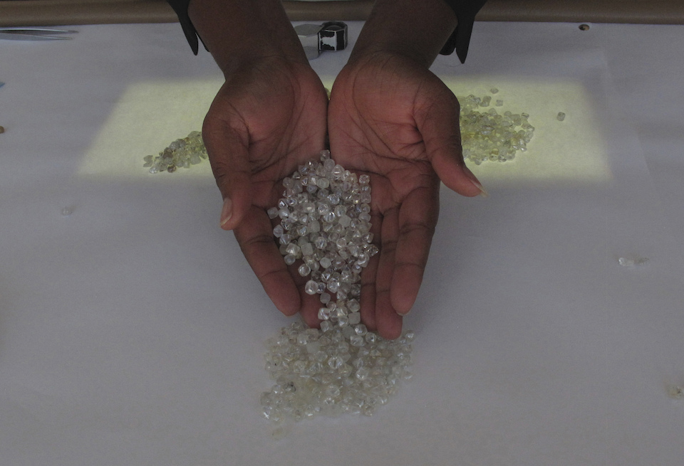 βέλγιο-επιμένει-στο-εμπόριο-ρωσικών-δ-562148011