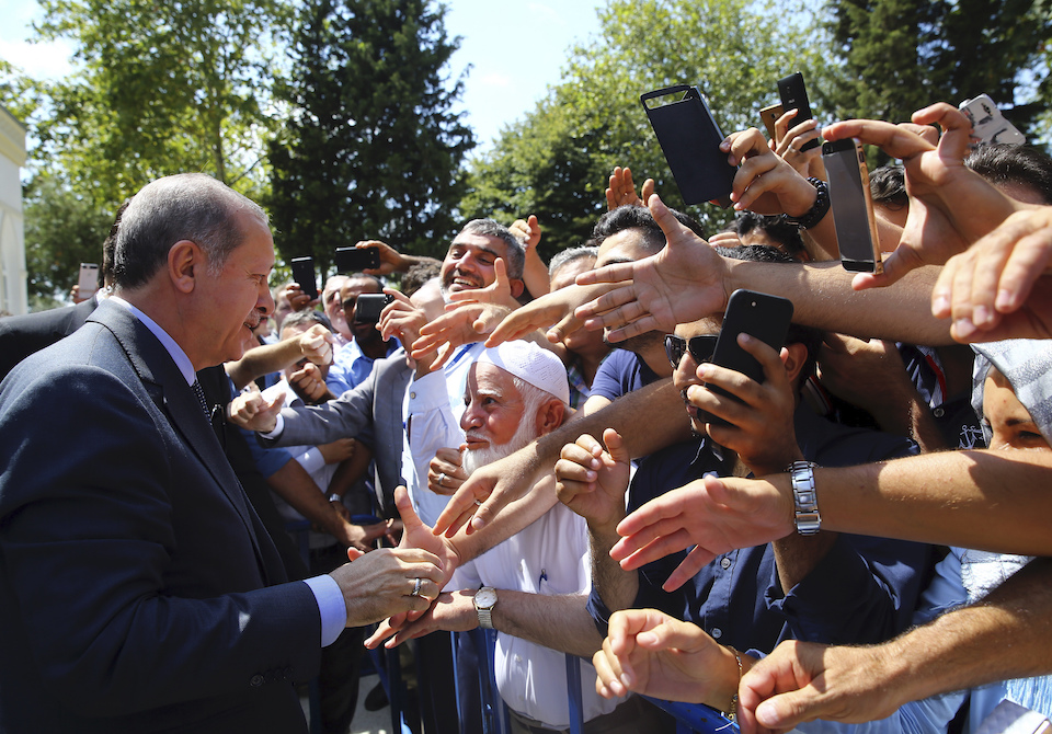 δίκτυο-6-000-ατόμων-υπηρετεί-τον-ερντογάν-562149910