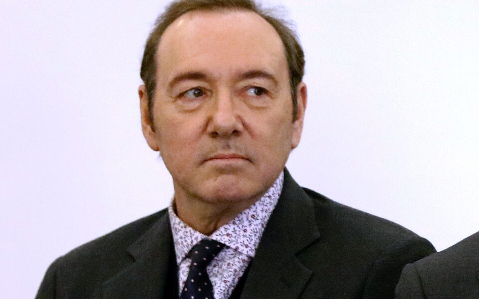 κέβιν-σπέισι-βράβευση-στη-σκιά-των-σκα-562121488