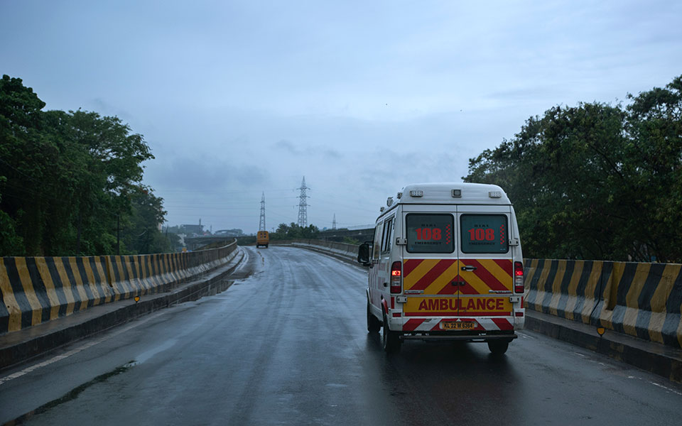 ινδία-εκτροχιασμός-εμπορικής-αμαξοσ-562148032