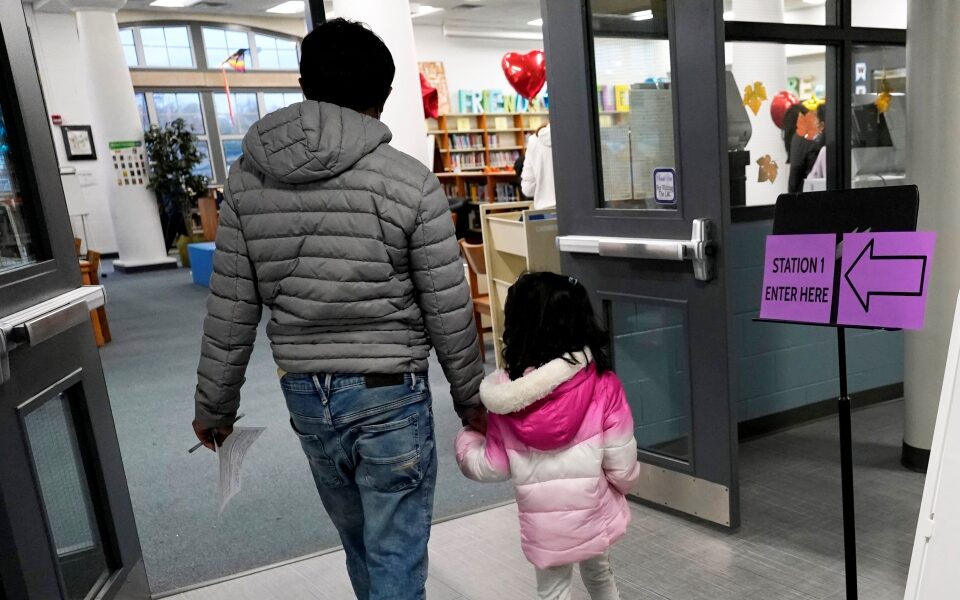 Η «μεγάλη επιστροφή» των ιών του αναπνευστικού: Αύξηση νοσηλειών στα παιδιατρικά νοσοκομεία-1