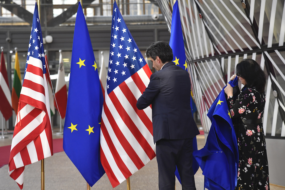 Οι μάχες στην Ουκρανία φουντώνουν τον «εμπορικό πόλεμο» Ε.Ε. – ΗΠΑ-1