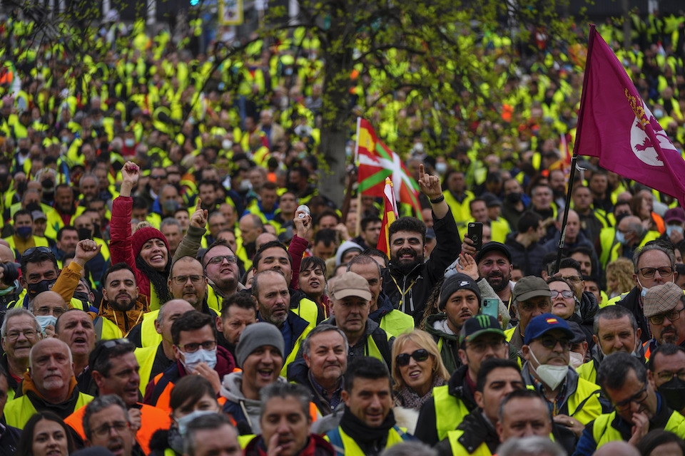 ισπανία-σε-επ-αόριστον-απεργία-πολλ-562136407