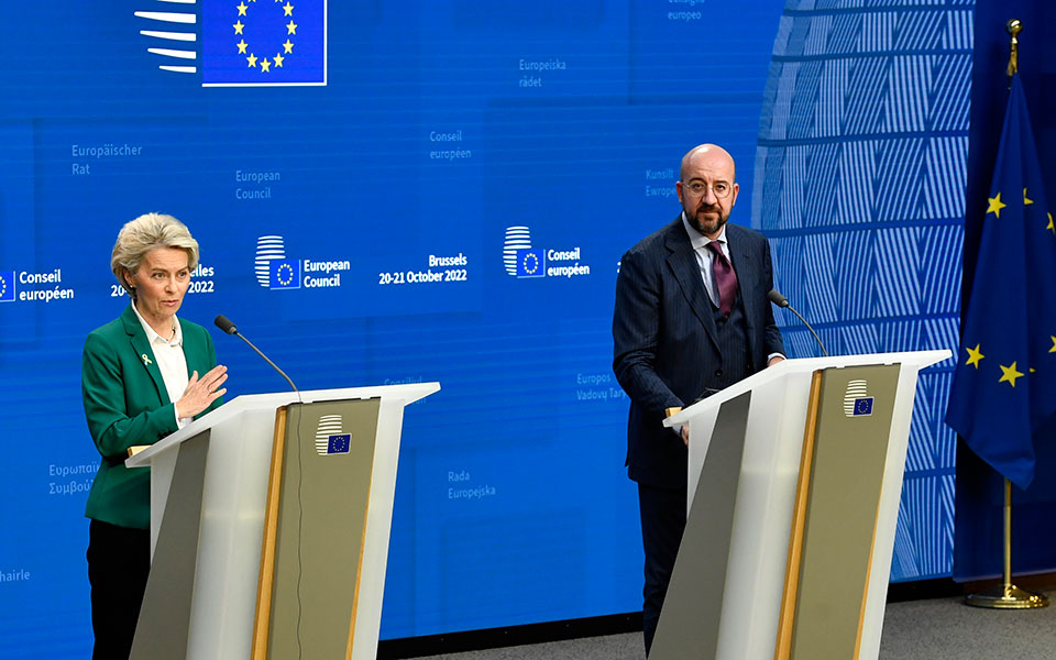 politico-μια-δυσλειτουργική-σχέση-στην-καρδι-562131175