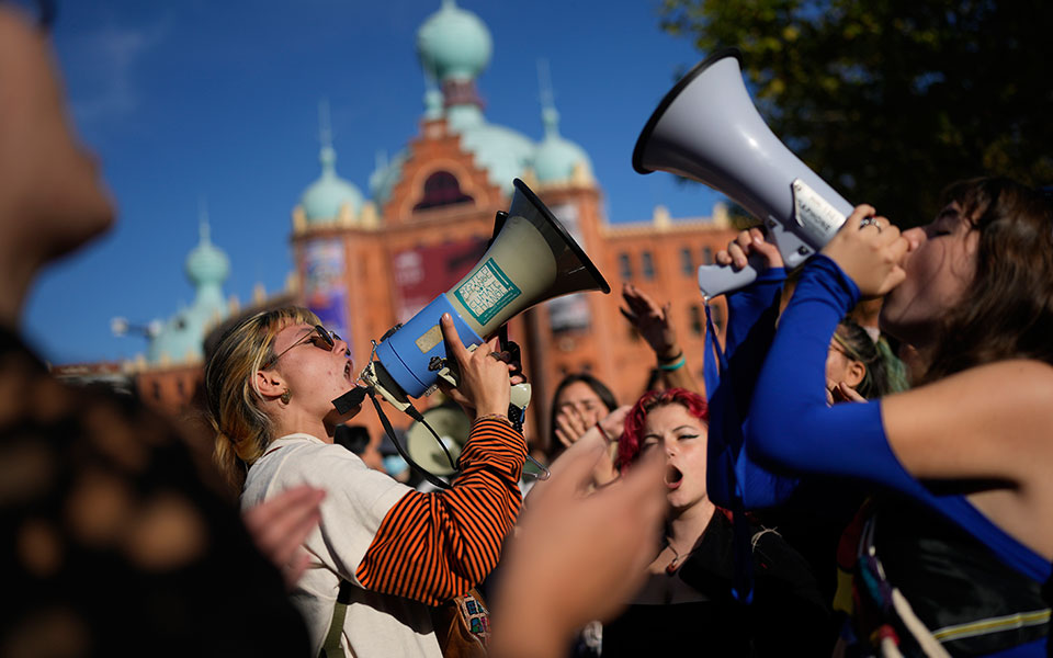 πορτογαλία-διαδηλωτές-για-το-κλίμα-ει-562135396