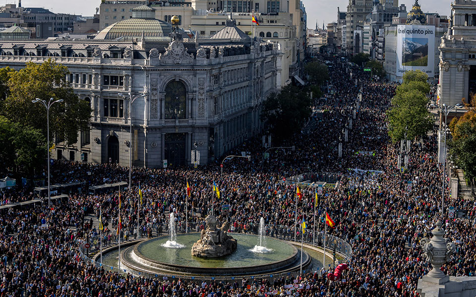 Μαδρίτη: Μαζική διαδήλωση για την υπεράσπιση του δημόσιου συστήματος υγείας-1