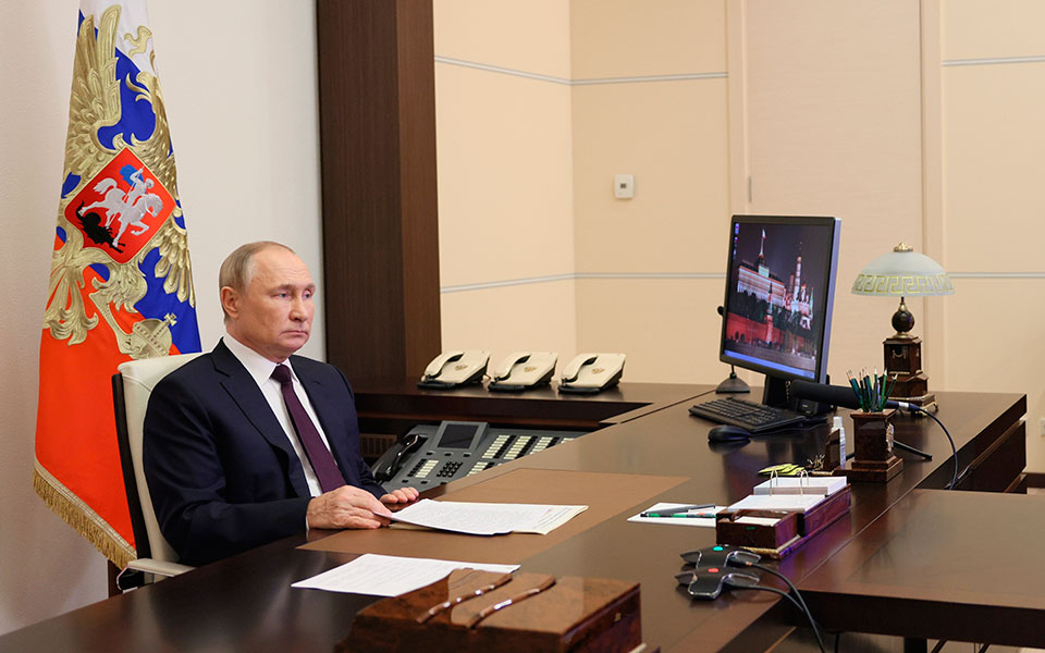 ρωσία-ο-πούτιν-δίνει-το-δικαίωμα-σε-ξέν-562136782