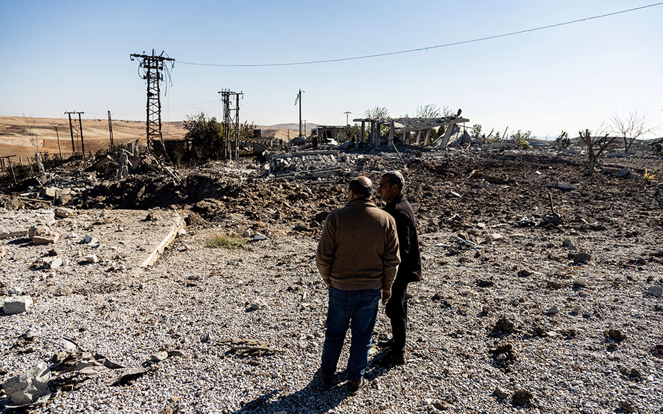 dw-σε-τεντωμένο-σχοινί-οι-σχέσεις-ηπα-τ-562149571