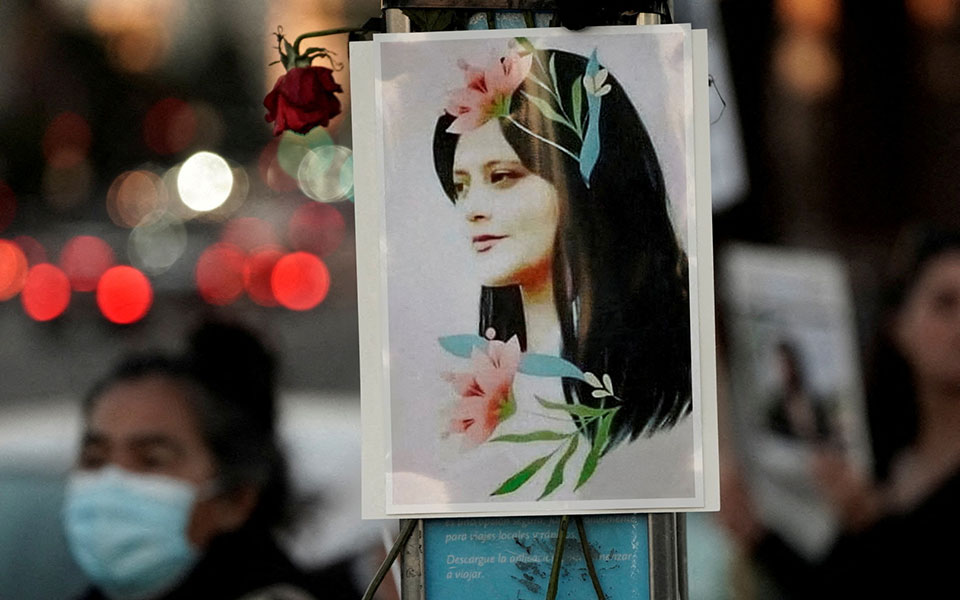 Gen Z: Η κινητήρια δύναμη πίσω από τις διαδηλώσεις στο Ιράν-9