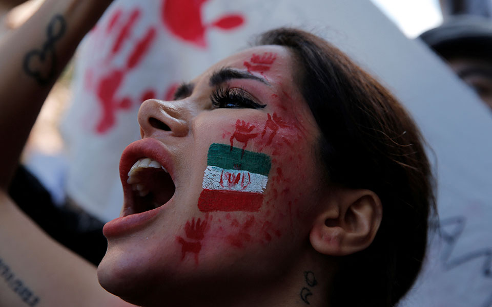 Gen Z: Η κινητήρια δύναμη πίσω από τις διαδηλώσεις στο Ιράν-8