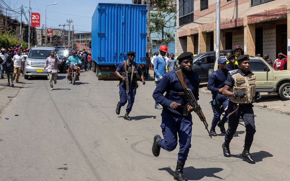 λδ-κονγκό-σαράντα-αντάρτες-από-το-μπου-562158469