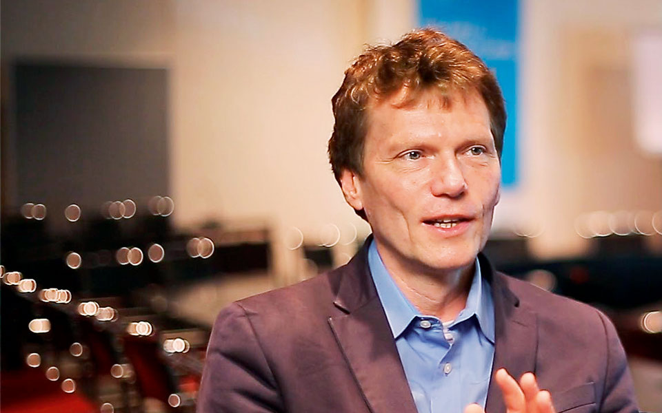 ο-χάρτμουτ-ρόζα-στην-κ-η-ζωή-σε-μόνιμ-562160458