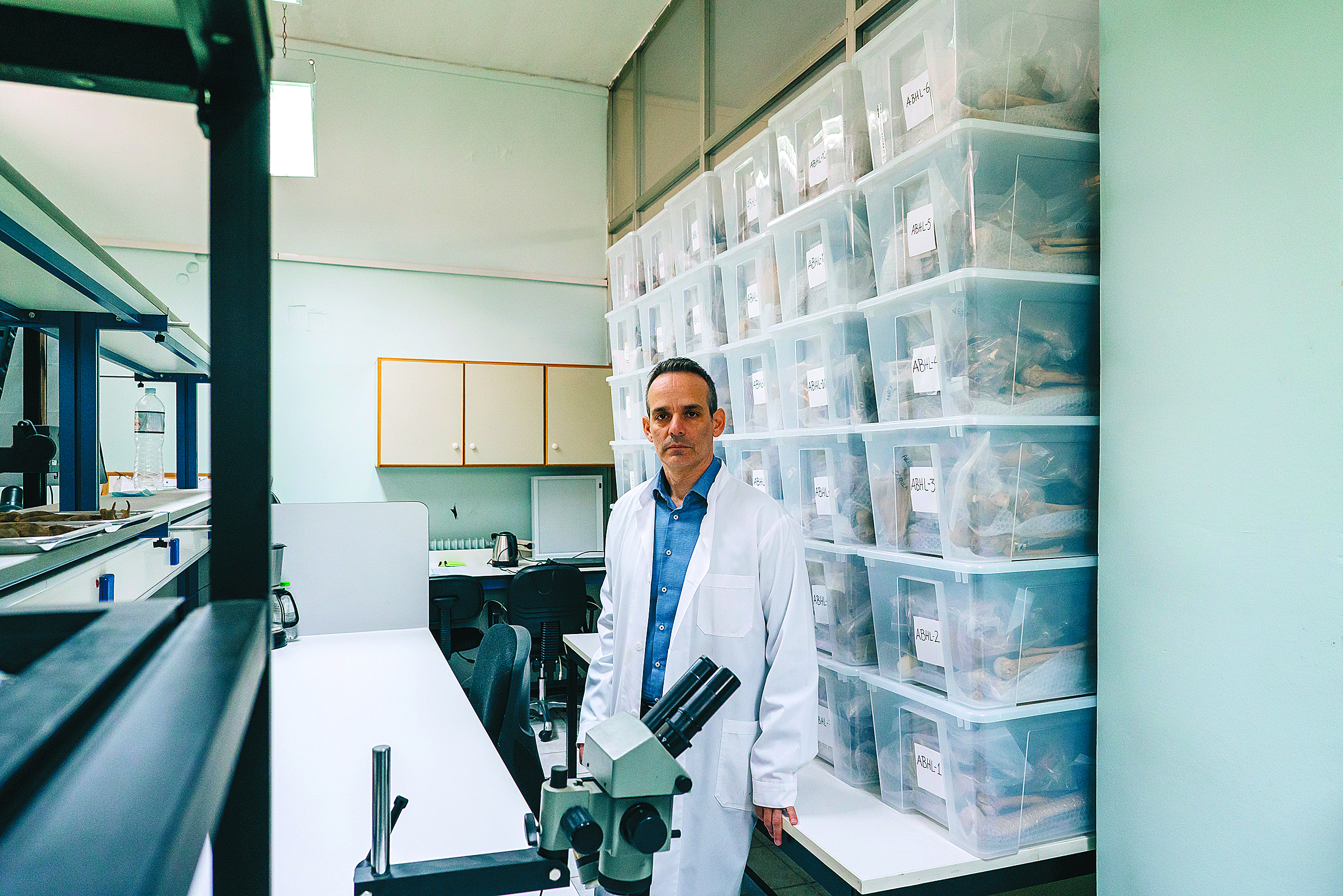 Μια βέρα, ένα σωσίβιο, κανένα όνομα-2