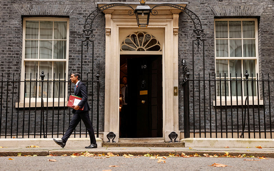 βρετανία-kυρώσεις-σε-ρώσους-μεγιστάνε-562119733