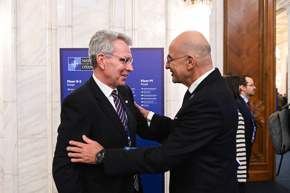 συνάντηση-δένδια-πάιατ-στο-βουκουρέ-562161178