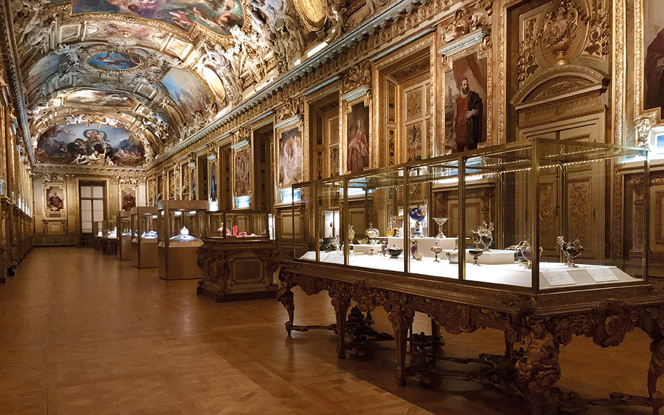 muevo-λίγη-ελληνική-λάμψη-στο-λούβρο-562143964