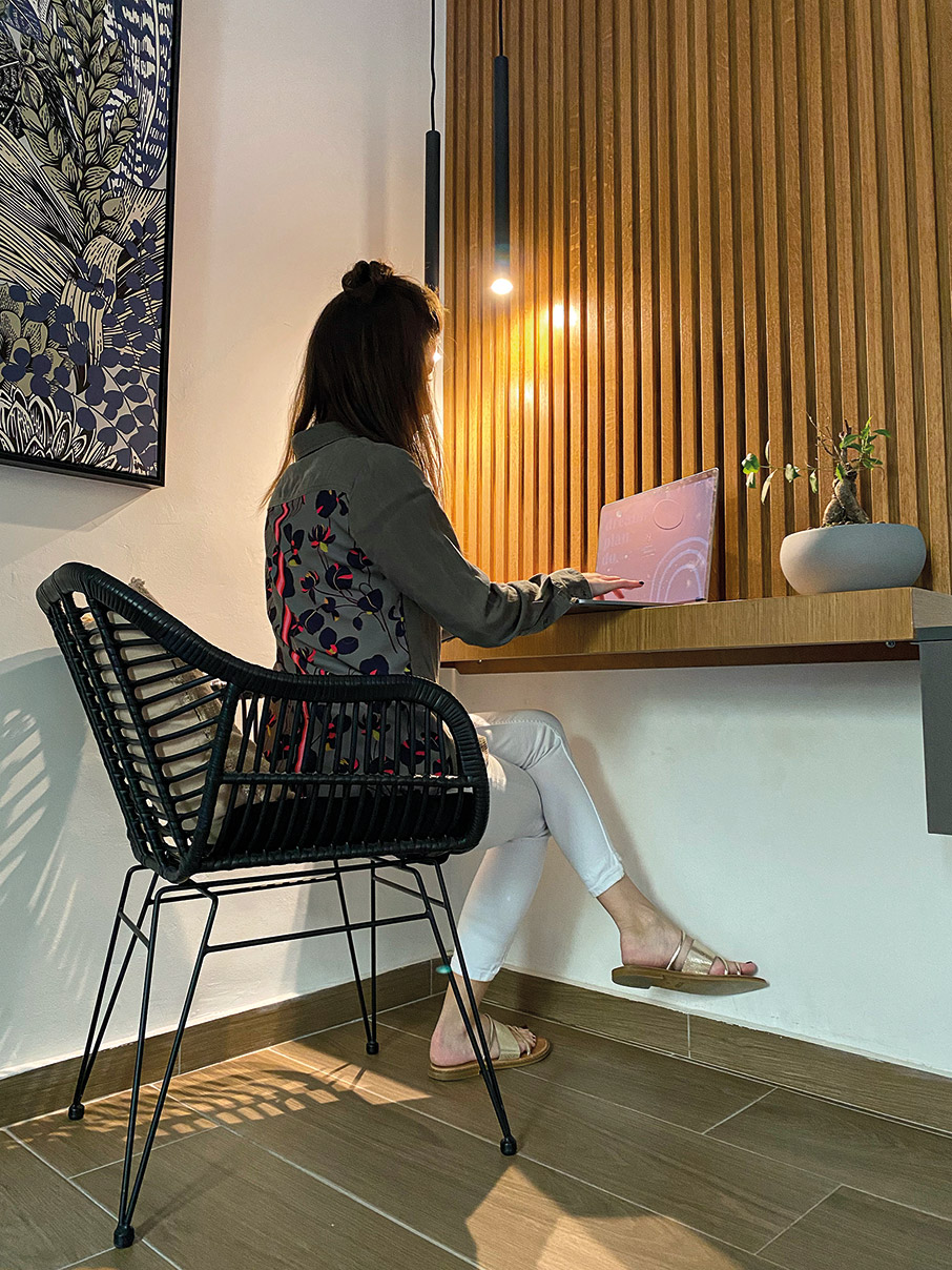 Μια digital nomad επιλέγει να μείνει στην Ελλάδα. Γιατί;-1